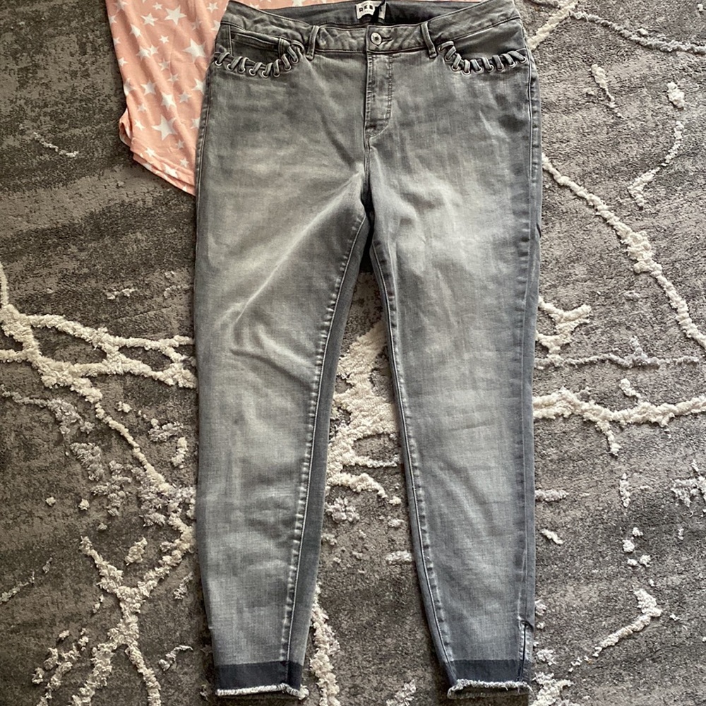 Outfit - Picture 4 of 10